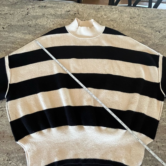 Altered State Women’s XS stripped sweater - Picture 4 of 10